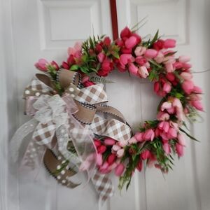 Tulip wreath decor